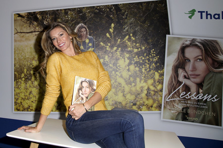 Buchsignierstunde mit Gisele Bündchen in Hamburg