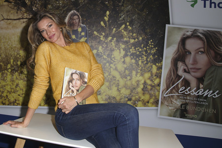 Buchsignierstunde mit Gisele Bündchen in Hamburg