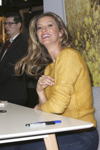 Buchsignierstunde mit Gisele Bündchen in Hamburg
