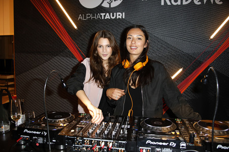 Eröffnung des ersten temporären AlphaTauri 3D-Knit Labs in Berlin