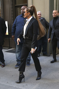 Jennifer Lopez bei Radio Beats 1 in New York