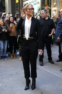 Jennifer Lopez bei Radio Beats 1 in New York