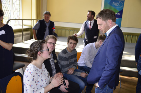 Ministerpräsident Michael Kretschmer bei einem Schülerworkshop in Görlitz