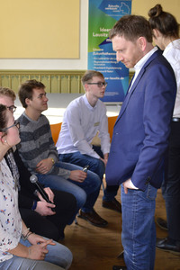 Ministerpräsident Michael Kretschmer bei einem Schülerworkshop in Görlitz