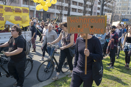 Demontration 'Gemeinsam gegen Verdrängung und Mietenwahnsinn' in Berlin