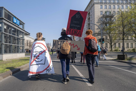 Demontration 'Gemeinsam gegen Verdrängung und Mietenwahnsinn' in Berlin