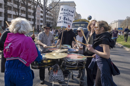 Demontration 'Gemeinsam gegen Verdrängung und Mietenwahnsinn' in Berlin