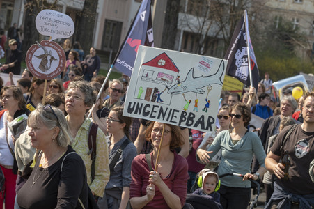 Demontration 'Gemeinsam gegen Verdrängung und Mietenwahnsinn' in Berlin