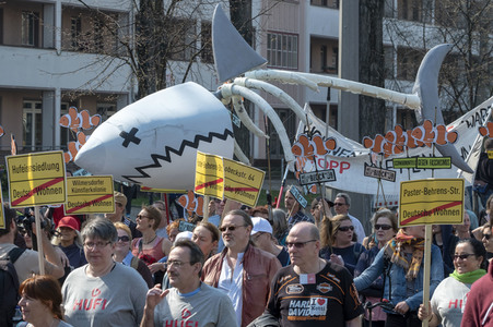 Demontration 'Gemeinsam gegen Verdrängung und Mietenwahnsinn' in Berlin
