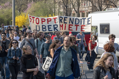 Demontration 'Gemeinsam gegen Verdrängung und Mietenwahnsinn' in Berlin