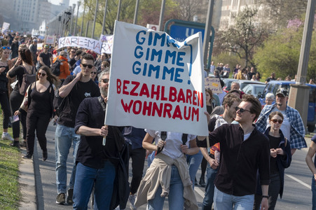 Demontration 'Gemeinsam gegen Verdrängung und Mietenwahnsinn' in Berlin
