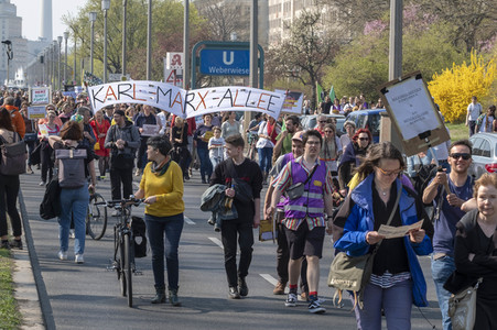 Demontration 'Gemeinsam gegen Verdrängung und Mietenwahnsinn' in Berlin