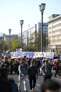 Demontration 'Gemeinsam gegen Verdrängung und Mietenwahnsinn' in Berlin