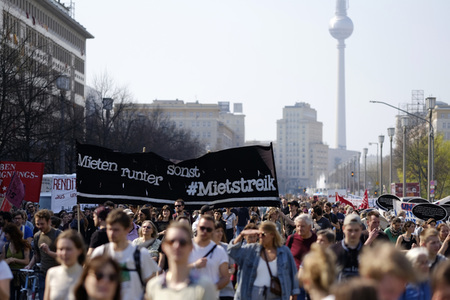 Demontration 'Gemeinsam gegen Verdrängung und Mietenwahnsinn' in Berlin
