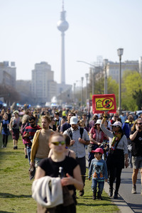 Demontration 'Gemeinsam gegen Verdrängung und Mietenwahnsinn' in Berlin