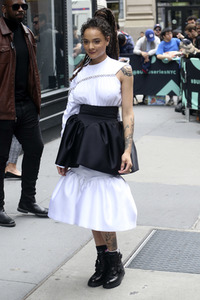 Milla Jovovich und Sasha Lane bei der Talkshow 'Build Series' in New York