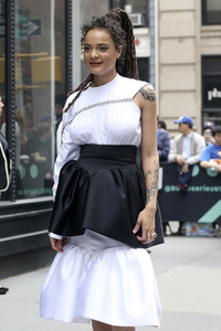 Milla Jovovich und Sasha Lane bei der Talkshow 'Build Series' in New York