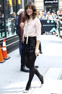 Milla Jovovich und Sasha Lane bei der Talkshow 'Build Series' in New York