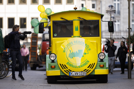 Jungfernfahrt der elektrisch betriebenen Bimmelbahn in Kölm