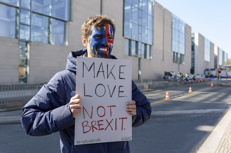 Theresa May zu Brexit Gespräch in Berlin