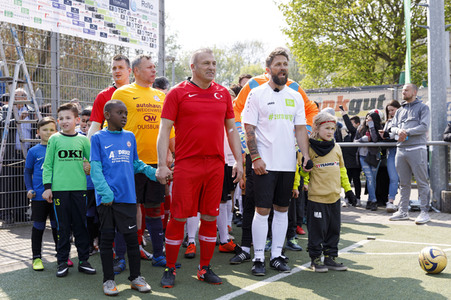 Charity Fußball-Länderspiel in Duisburg
