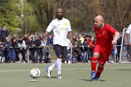 Charity Fußball-Länderspiel in Duisburg