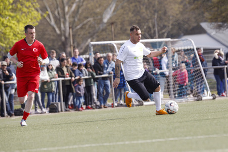 Charity Fußball-Länderspiel in Duisburg