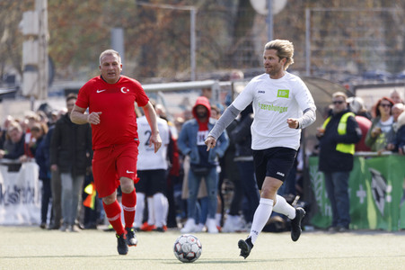 Charity Fußball-Länderspiel in Duisburg