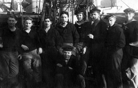 Matrosen auf der S.M.S. Hyäne in Kiel