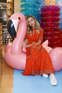 Pop-up Shop Opening 'Be Active' in Köln