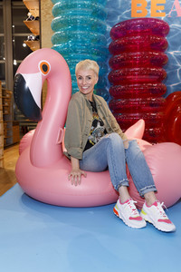 Pop-up Shop Opening 'Be Active' in Köln