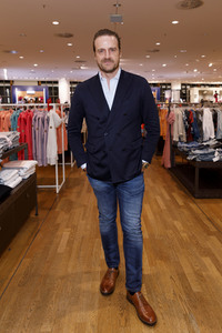 Pop-up Shop Opening 'Be Active' in Köln