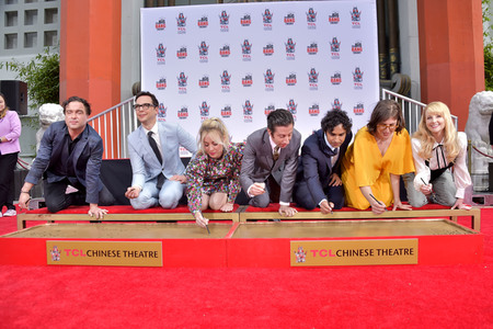 Handprints Ceremony mit dem 'The Big Bang Theory' Cast in Los Angeles