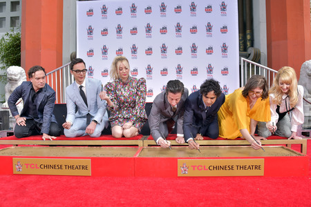 Handprints Ceremony mit dem 'The Big Bang Theory' Cast in Los Angeles