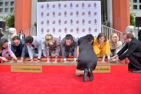 Handprints Ceremony mit dem 'The Big Bang Theory' Cast in Los Angeles