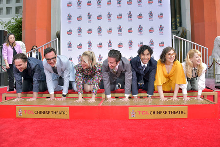 Handprints Ceremony mit dem 'The Big Bang Theory' Cast in Los Angeles