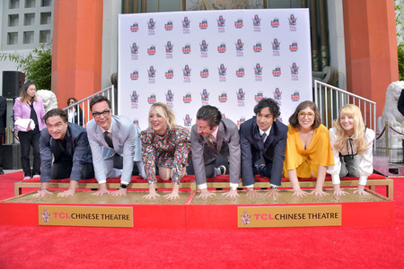Handprints Ceremony mit dem 'The Big Bang Theory' Cast in Los Angeles