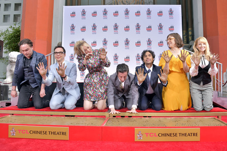 Handprints Ceremony mit dem 'The Big Bang Theory' Cast in Los Angeles