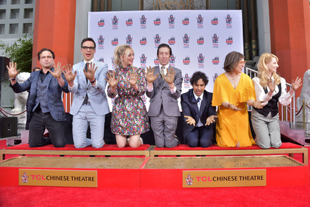 Handprints Ceremony mit dem 'The Big Bang Theory' Cast in Los Angeles