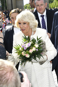 Prinz Charles und Camilla am Brandenburger Tor in Berlin