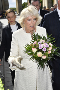 Prinz Charles und Camilla am Brandenburger Tor in Berlin