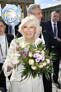 Prinz Charles und Camilla am Brandenburger Tor in Berlin
