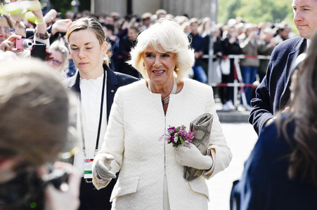 Prinz Charles und Camilla am Brandenburger Tor in Berlin