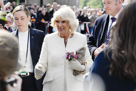 Prinz Charles und Camilla am Brandenburger Tor in Berlin