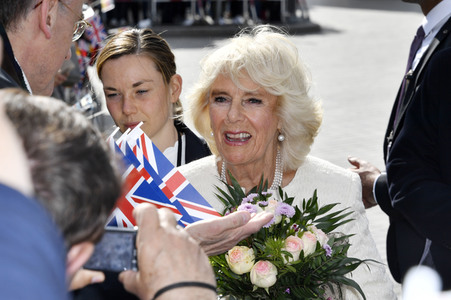 Prinz Charles und Camilla am Brandenburger Tor in Berlin
