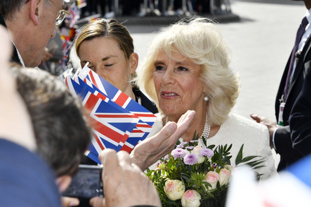 Prinz Charles und Camilla am Brandenburger Tor in Berlin
