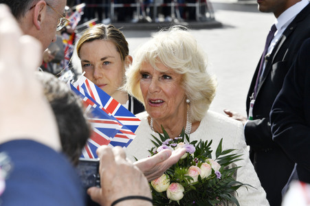 Prinz Charles und Camilla am Brandenburger Tor in Berlin