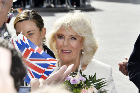 Prinz Charles und Camilla am Brandenburger Tor in Berlin