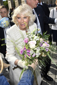 Prinz Charles und Camilla am Brandenburger Tor in Berlin