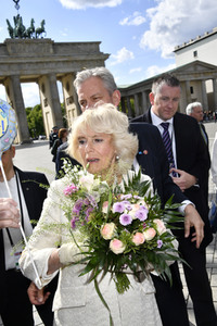 Prinz Charles und Camilla am Brandenburger Tor in Berlin